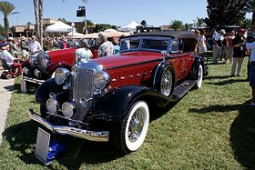 Chrysler Imperial 1933 Dual Cowl Phaeton LSideFront Lake Mirror Cassic 16Oct2010 (14897141893).jpg