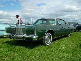 1976 Chrysler New Yorker.jpg