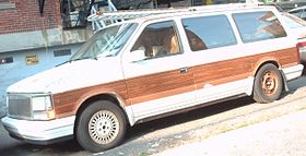 1990 Chrysler Town & Country.jpg